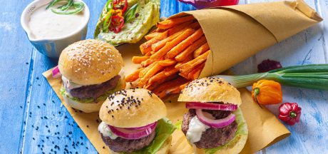 Mini burgerek édesburgonya hasábokkal