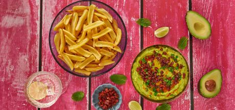 Grip 'n Dip Csónakburgonya avokádós sült chorizo mártogatóssal