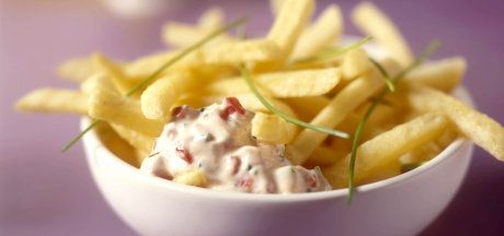 Hasábburgonya ezersziget öntettel