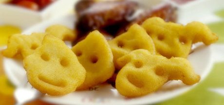 BBQ csirkeszárny mosolygós burgonyával